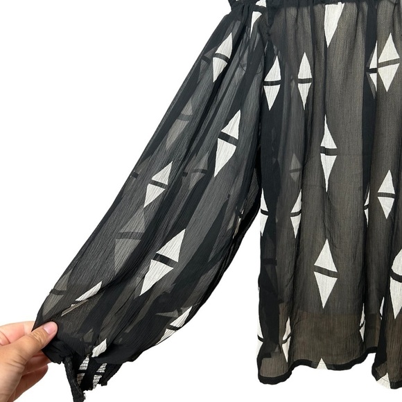 H&M Black White Printed Off The Shoulder Long Sleeve Beachy Sheer Blouse Size 6 - Picture 7 of 10